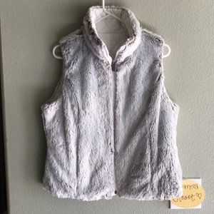 Like New WeatherProof Women’s 2-In-One Reversible Quilted & Faux Fur Vest Jacket